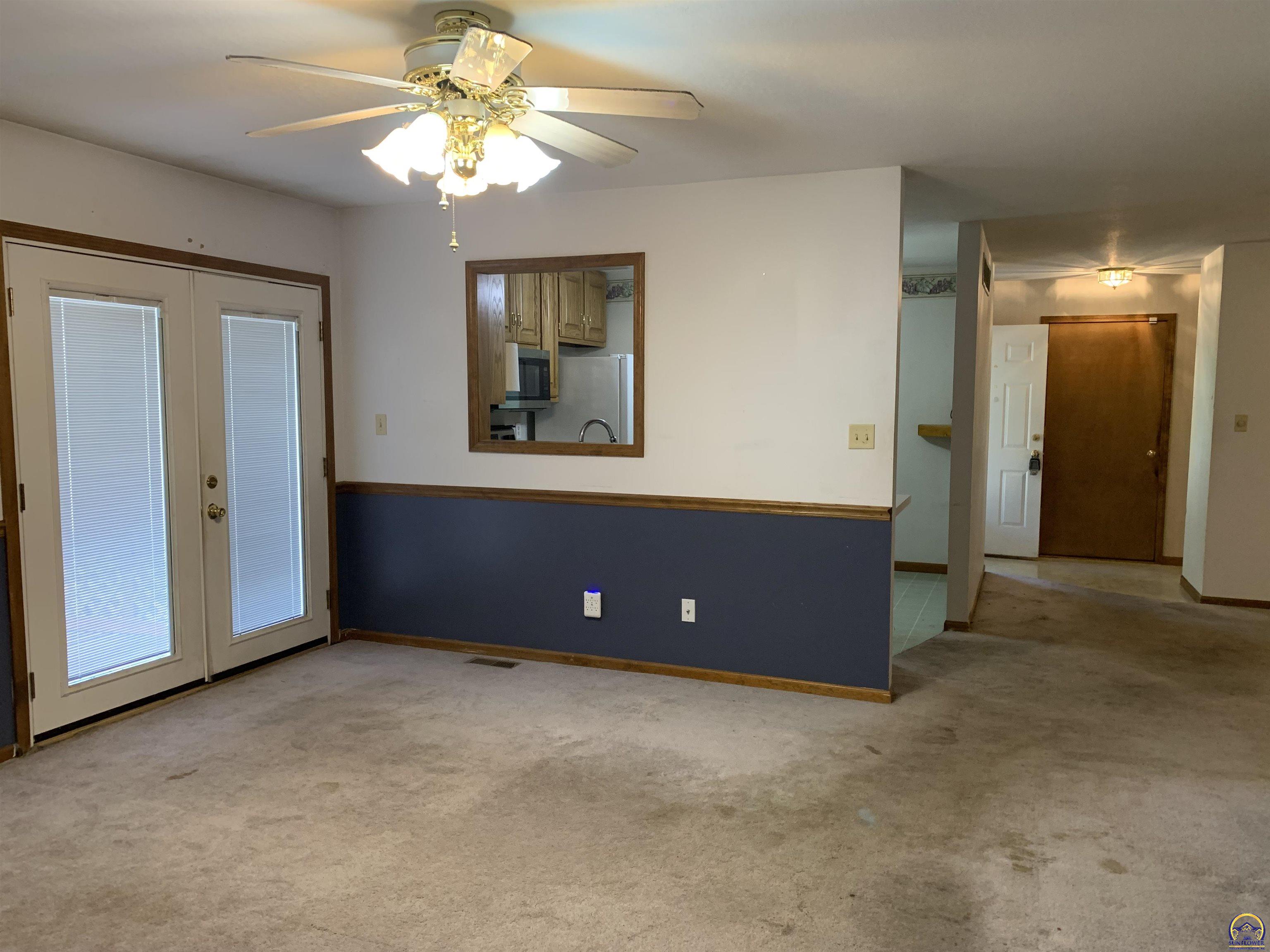 Topeka, Kansas 66604, United States, 2 Bedrooms Bedrooms, ,3 BathroomsBathrooms,Residential,Pending,43036