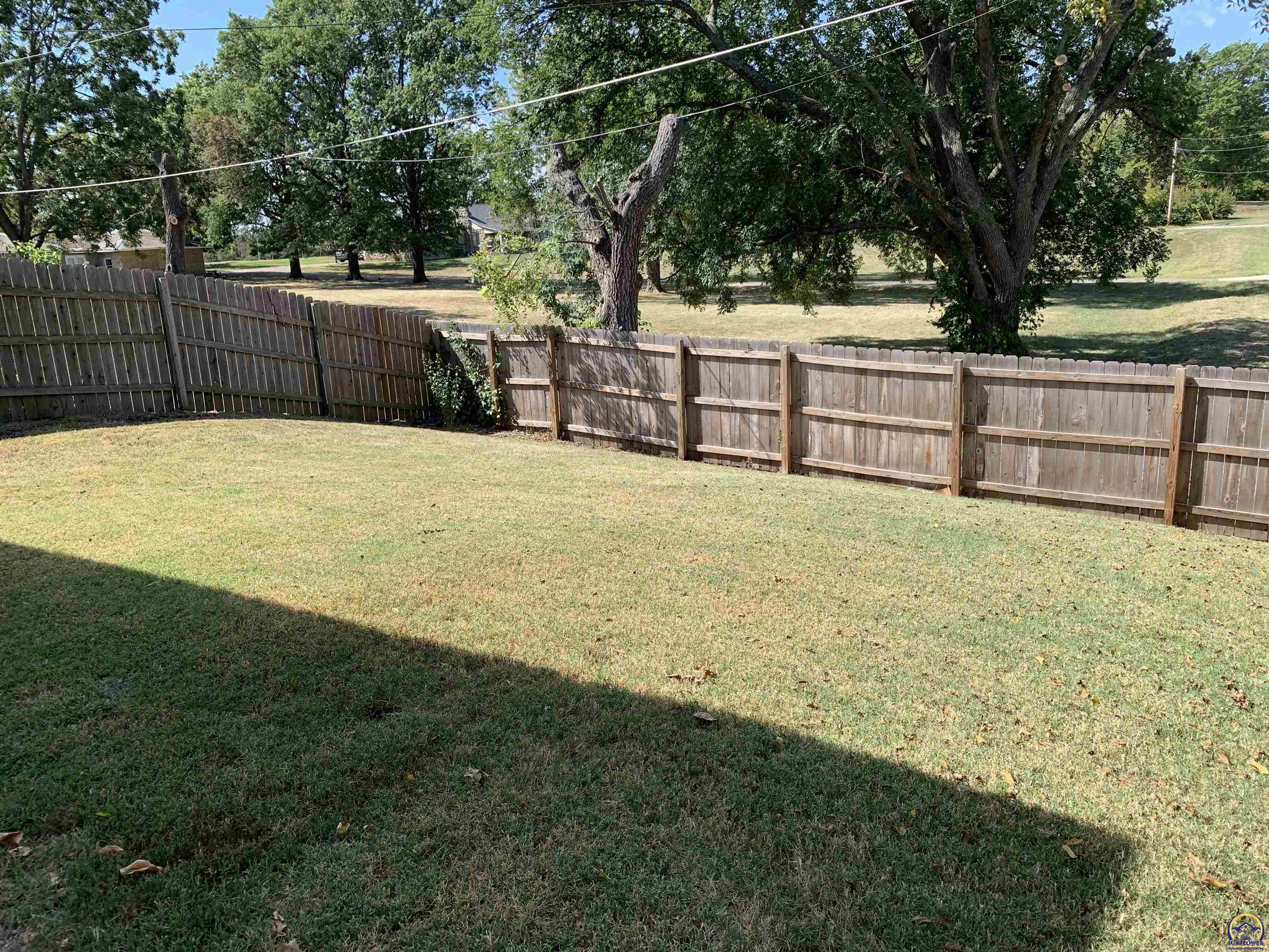 Topeka, Kansas 66604, United States, 2 Bedrooms Bedrooms, ,3 BathroomsBathrooms,Residential,Pending,43036