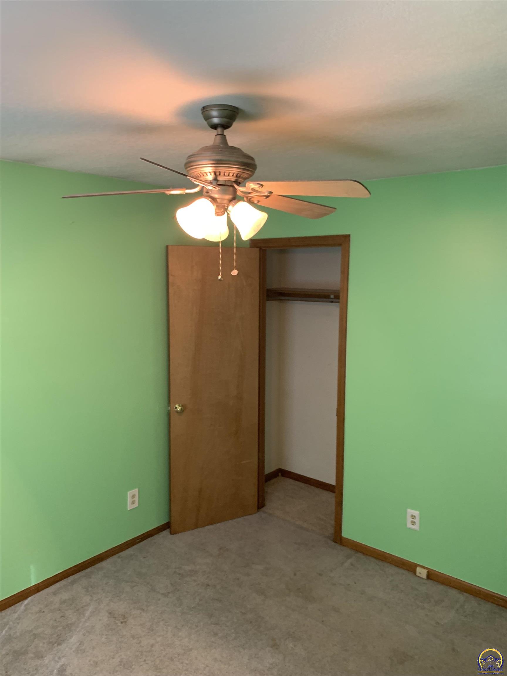 Topeka, Kansas 66604, United States, 2 Bedrooms Bedrooms, ,3 BathroomsBathrooms,Residential,Pending,43036