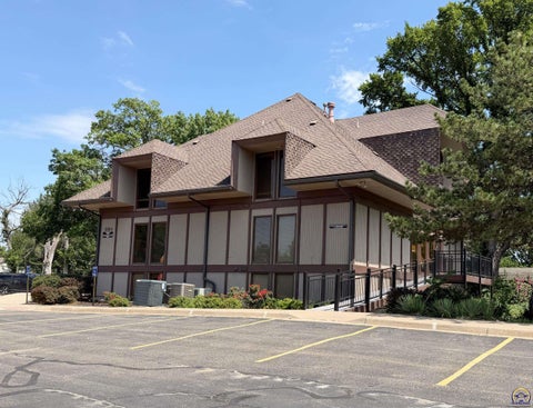 Tiny photo for 2914 SW Plass Ct #4th Floor Loft, Topeka, KS 66611 (MLS # 246201)