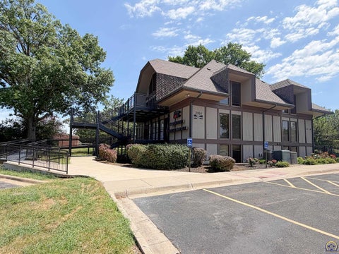Photo of 2914 SW Plass Ct #4th Floor Loft, Topeka, KS 66611 (MLS # 246201)