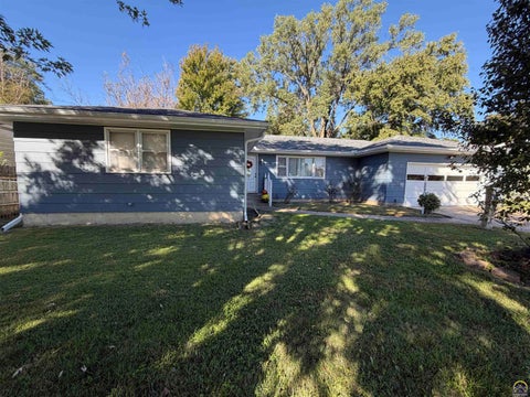 Tiny photo for 1007 Whittier St, Emporia, KS 66801 (MLS # 246920)