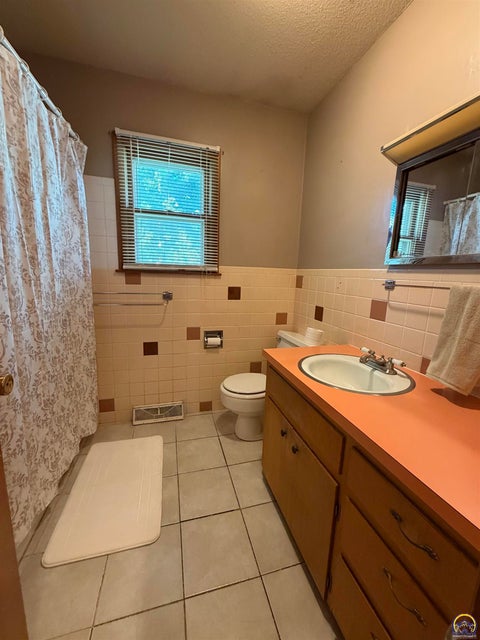 Tiny photo for 1007 Whittier St, Emporia, KS 66801 (MLS # 246920)