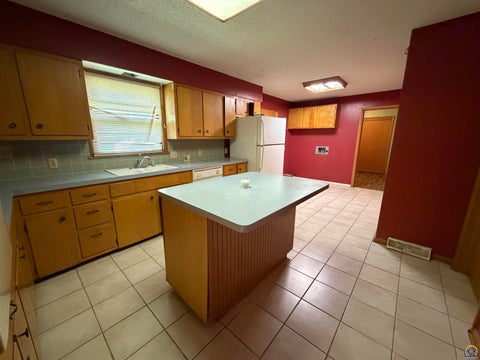 Tiny photo for 1007 Whittier St, Emporia, KS 66801 (MLS # 246920)