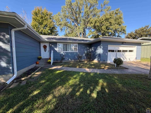 Tiny photo for 1007 Whittier St, Emporia, KS 66801 (MLS # 246920)