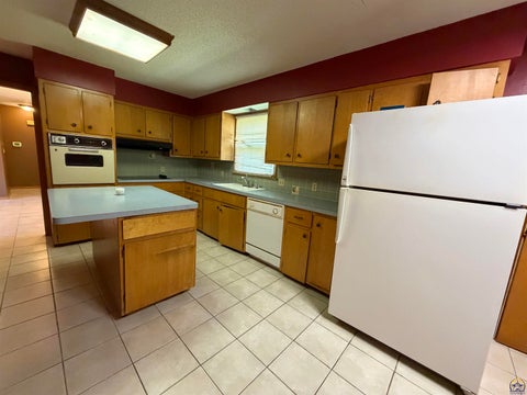 Tiny photo for 1007 Whittier St, Emporia, KS 66801 (MLS # 246920)