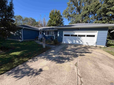 Tiny photo for 1007 Whittier St, Emporia, KS 66801 (MLS # 246920)