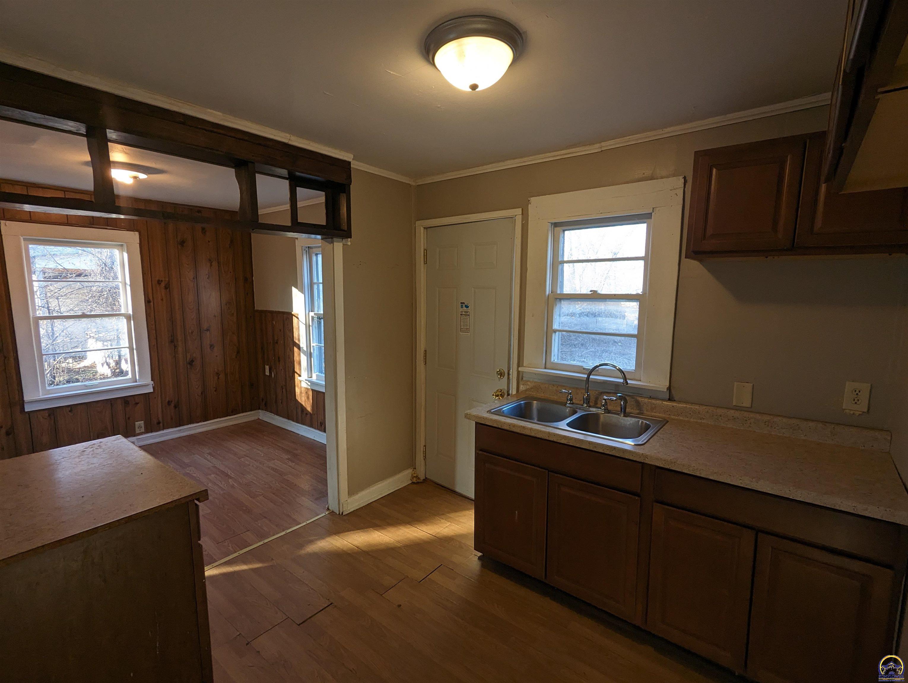 Topeka, Kansas 66605, United States, 2 Bedrooms Bedrooms, ,1 BathroomBathrooms,Residential,Pending,66018