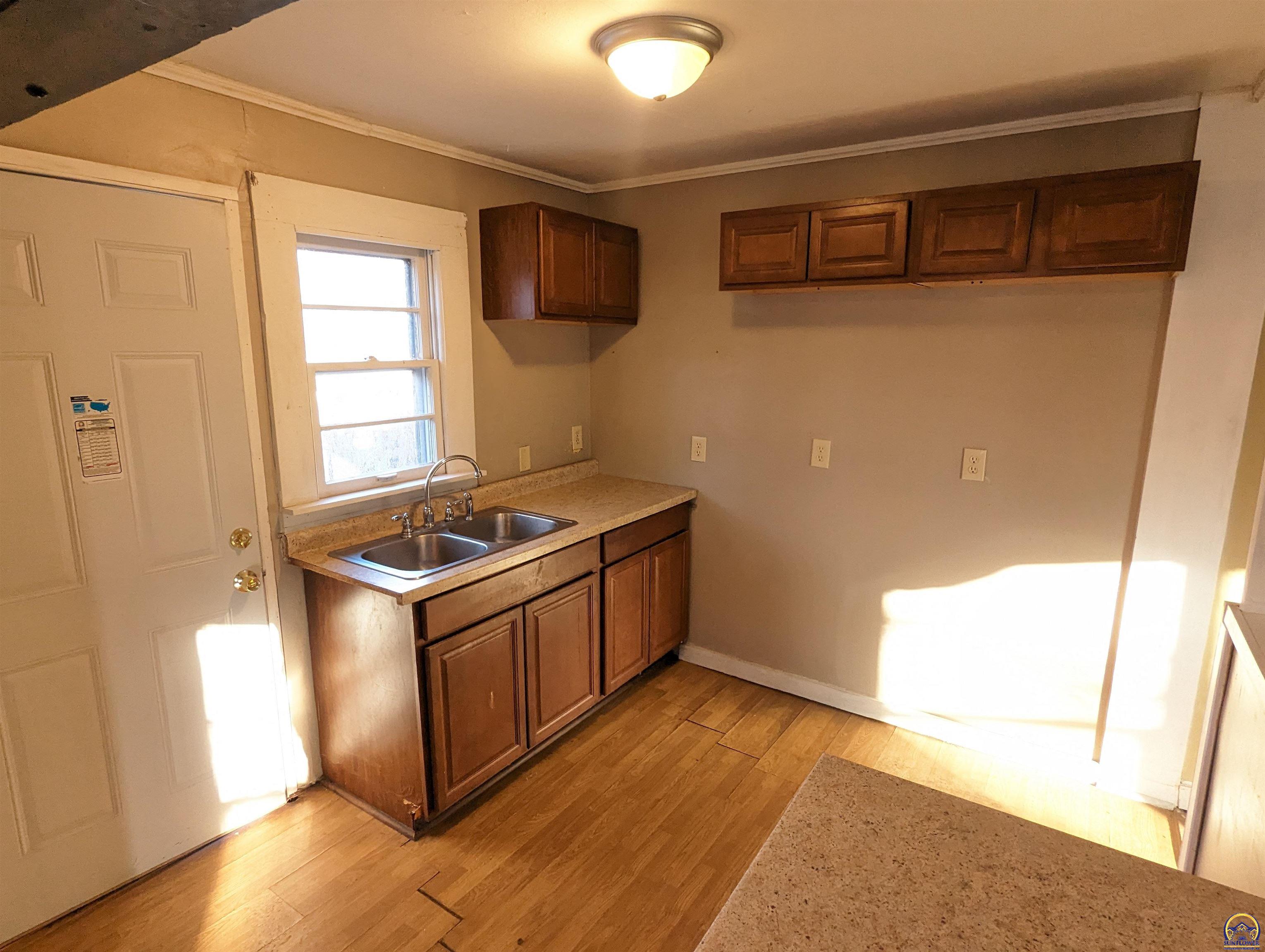 Topeka, Kansas 66605, United States, 2 Bedrooms Bedrooms, ,1 BathroomBathrooms,Residential,Pending,66018