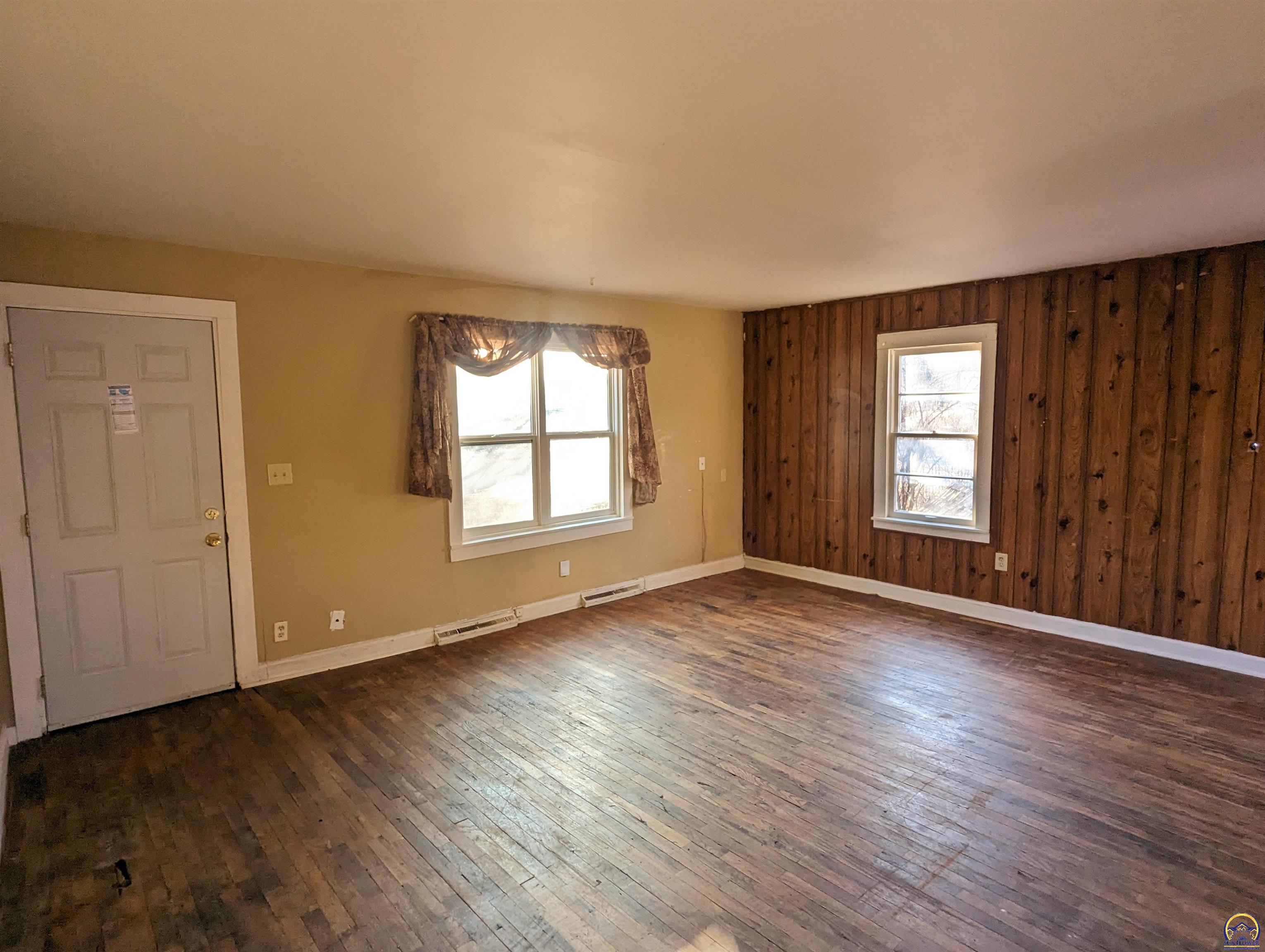 Topeka, Kansas 66605, United States, 2 Bedrooms Bedrooms, ,1 BathroomBathrooms,Residential,Pending,66018