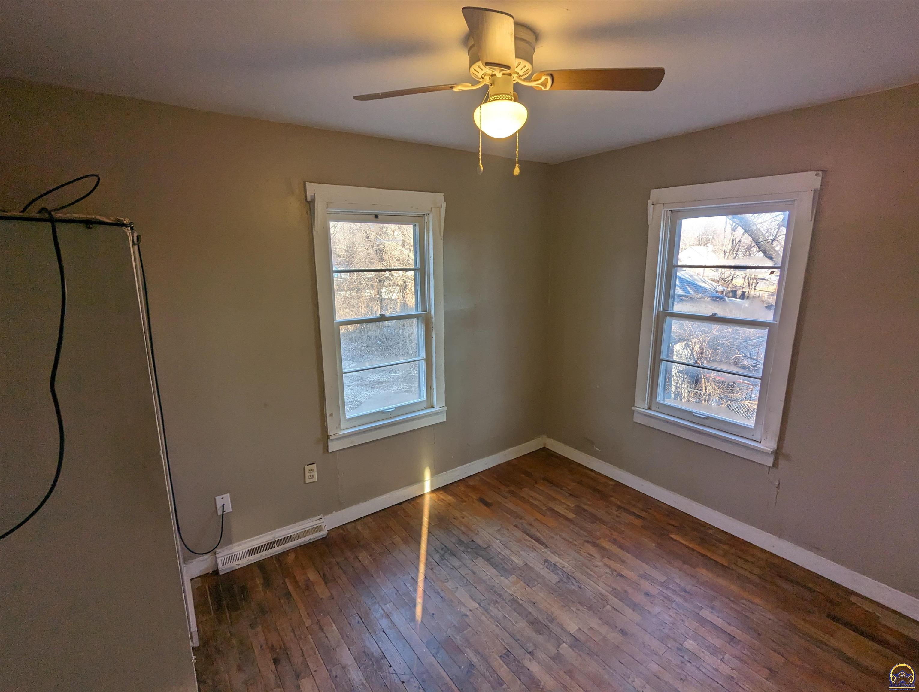 Topeka, Kansas 66605, United States, 2 Bedrooms Bedrooms, ,1 BathroomBathrooms,Residential,Pending,66018