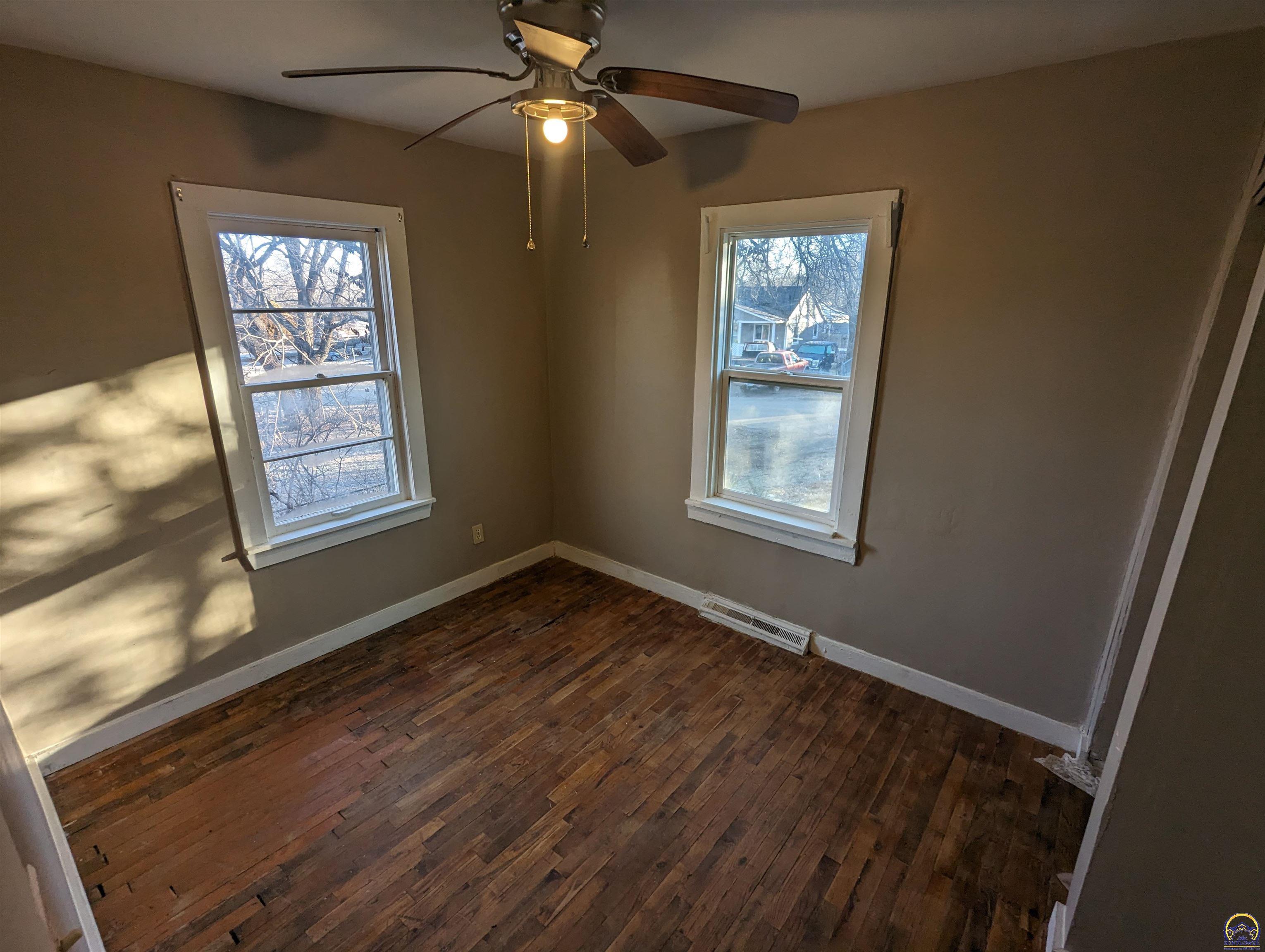 Topeka, Kansas 66605, United States, 2 Bedrooms Bedrooms, ,1 BathroomBathrooms,Residential,Pending,66018