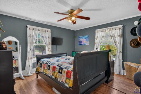 Tiny photo for 726 SW Buchanan St, Topeka, KS 66606 (MLS # 246865)