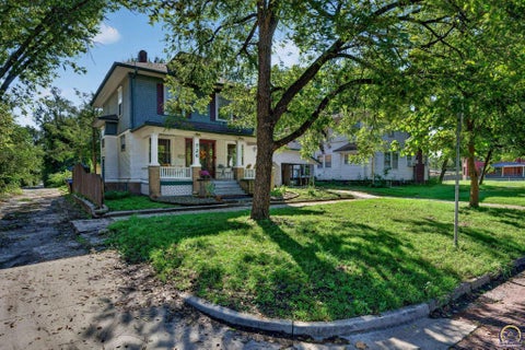 Photo of 726 SW Buchanan St, Topeka, KS 66606 (MLS # 246865)