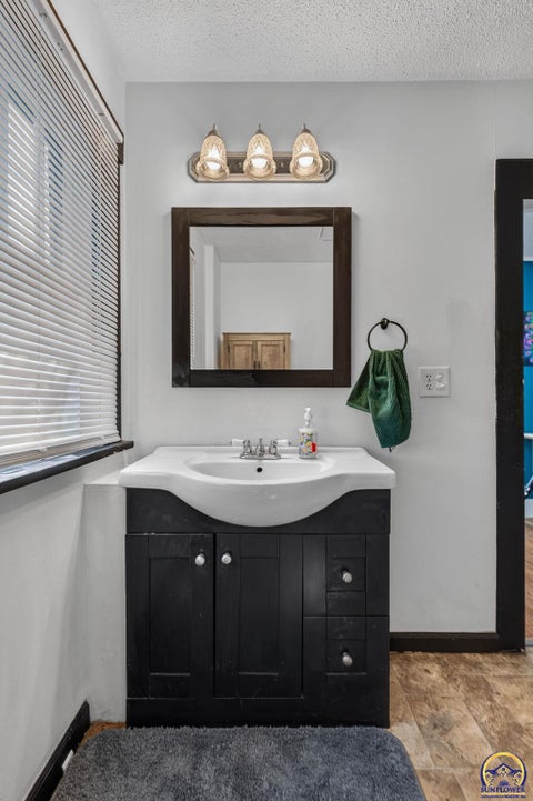 Tiny photo for 726 SW Buchanan St, Topeka, KS 66606 (MLS # 246865)