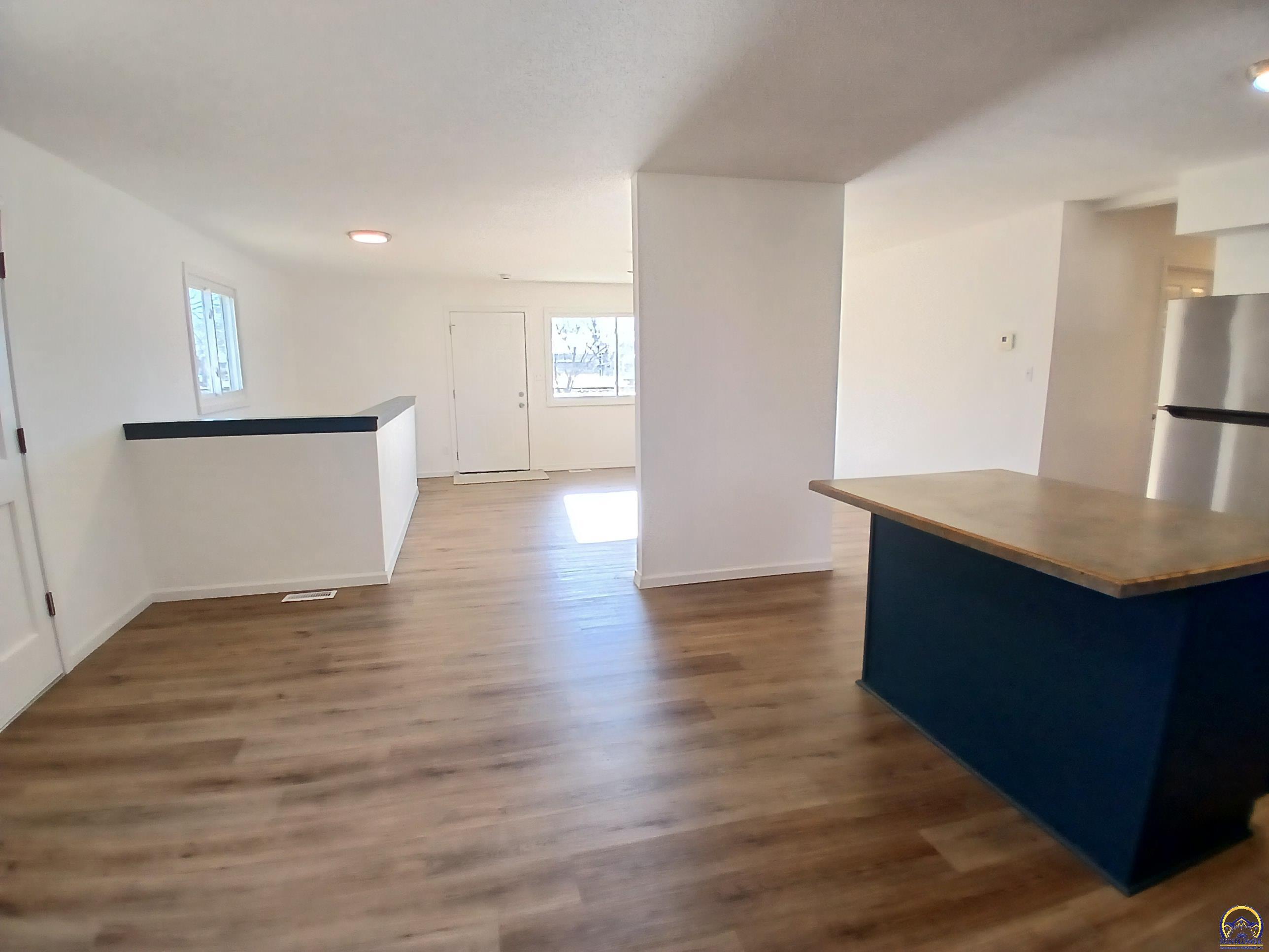 Rossville, Kansas 66533, United States, 2 Bedrooms Bedrooms, ,2 BathroomsBathrooms,Residential,Pending,23945