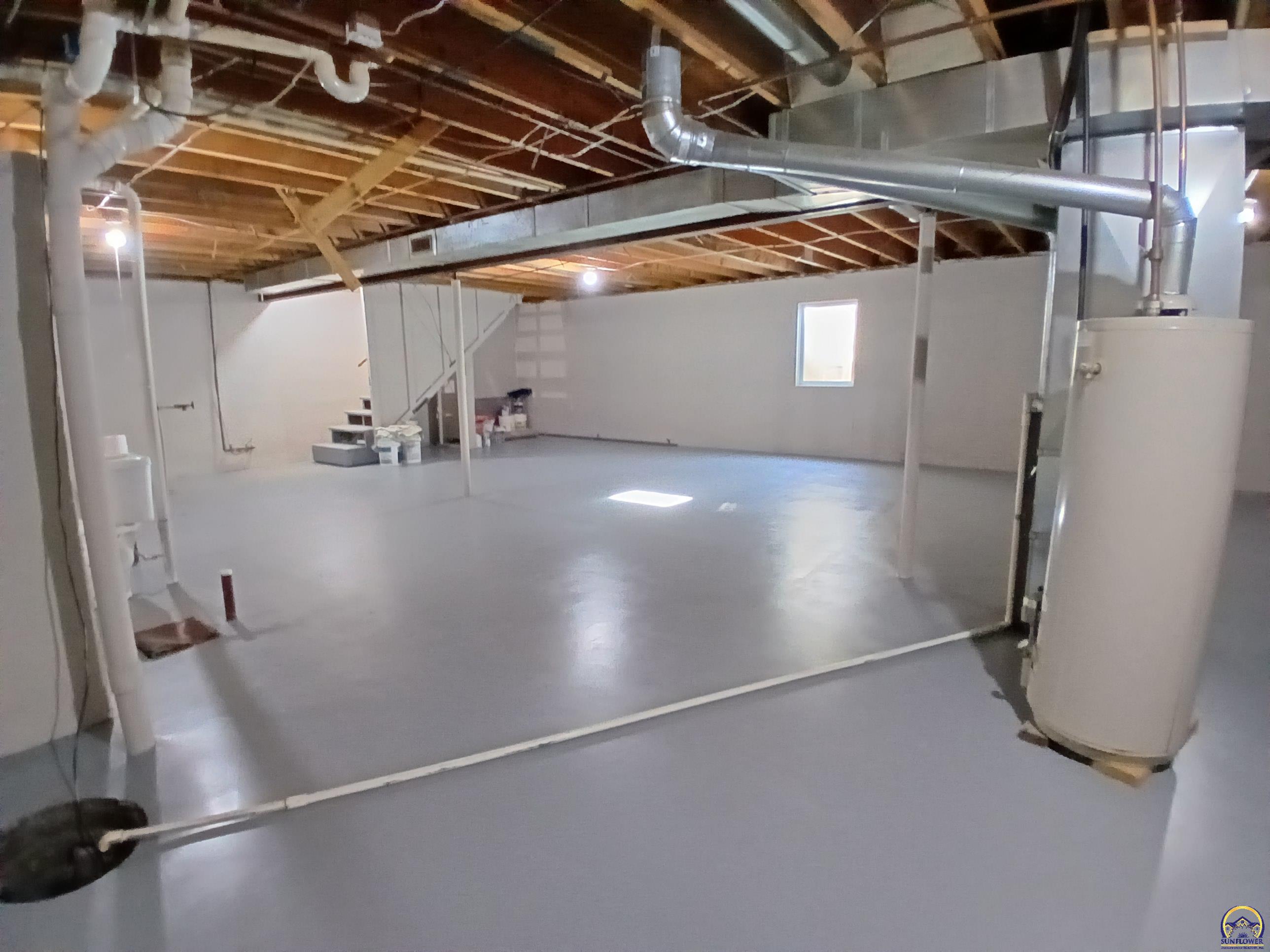 Rossville, Kansas 66533, United States, 2 Bedrooms Bedrooms, ,2 BathroomsBathrooms,Residential,Pending,23945