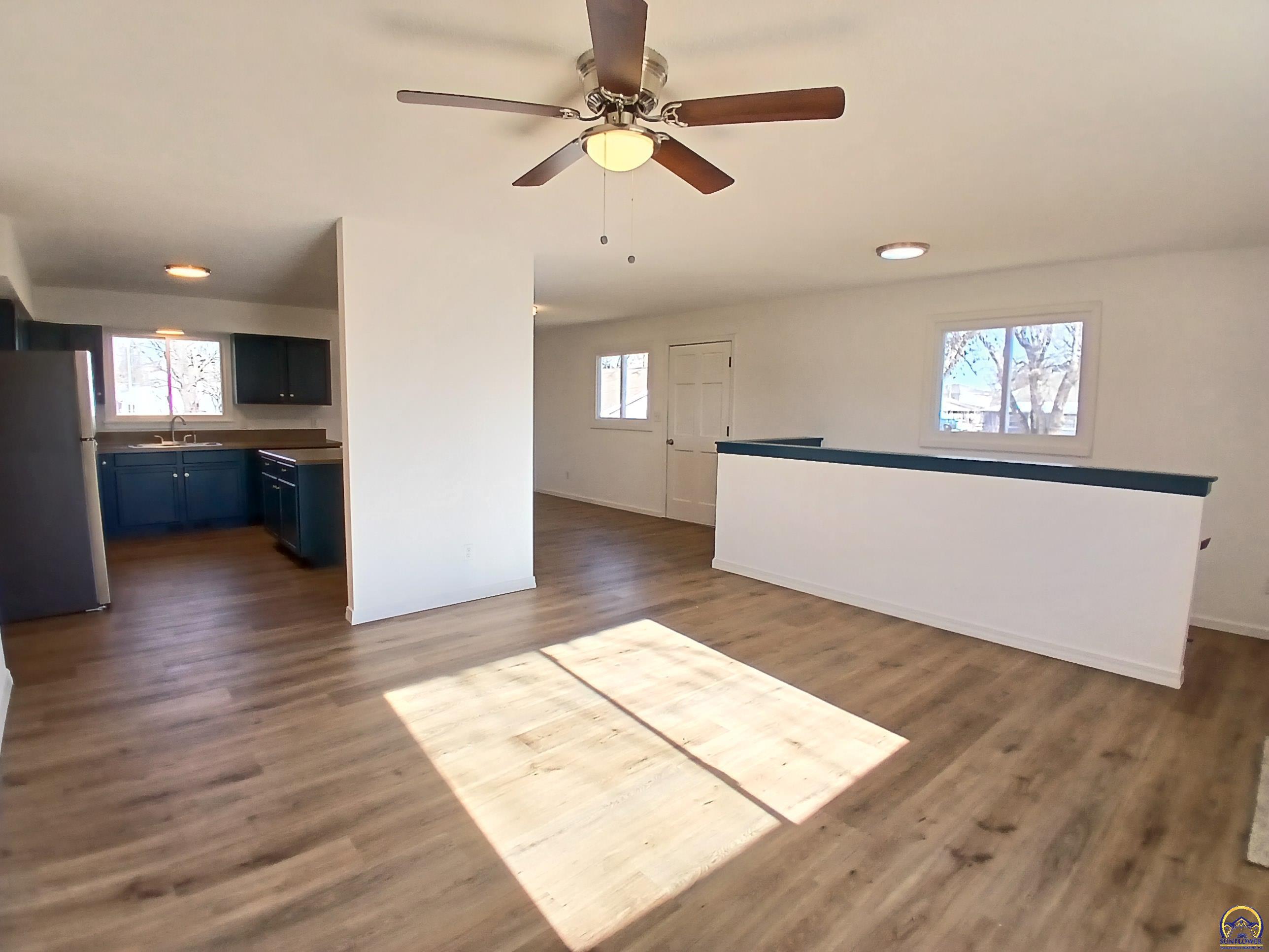 Rossville, Kansas 66533, United States, 2 Bedrooms Bedrooms, ,2 BathroomsBathrooms,Residential,Pending,23945