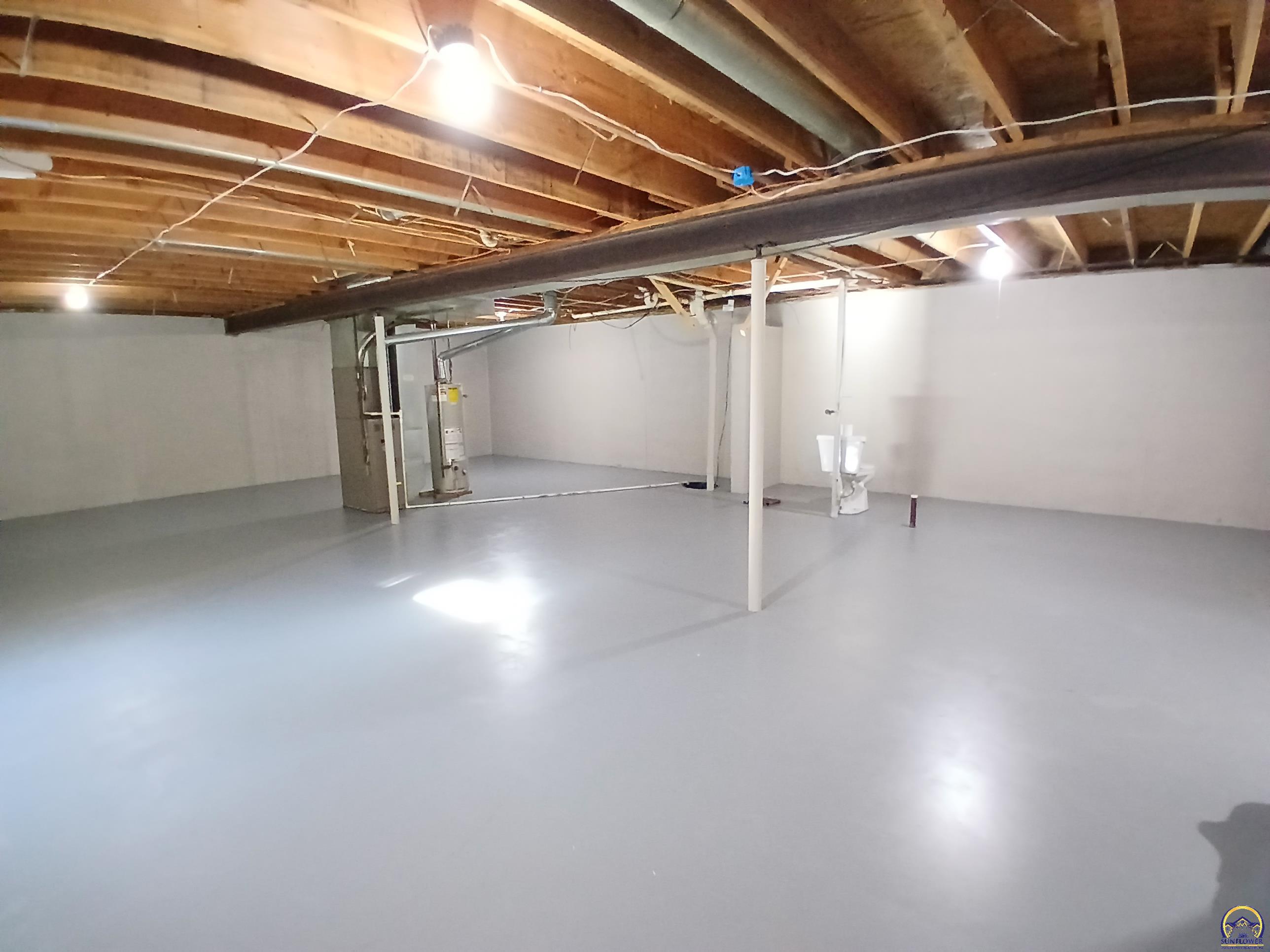 Rossville, Kansas 66533, United States, 2 Bedrooms Bedrooms, ,2 BathroomsBathrooms,Residential,Pending,23945