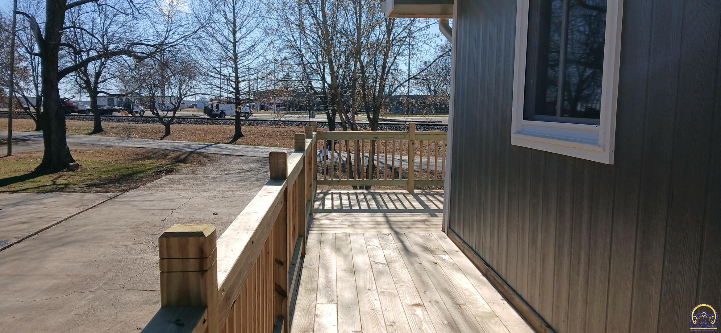 Rossville, Kansas 66533, United States, 2 Bedrooms Bedrooms, ,2 BathroomsBathrooms,Residential,Pending,23945