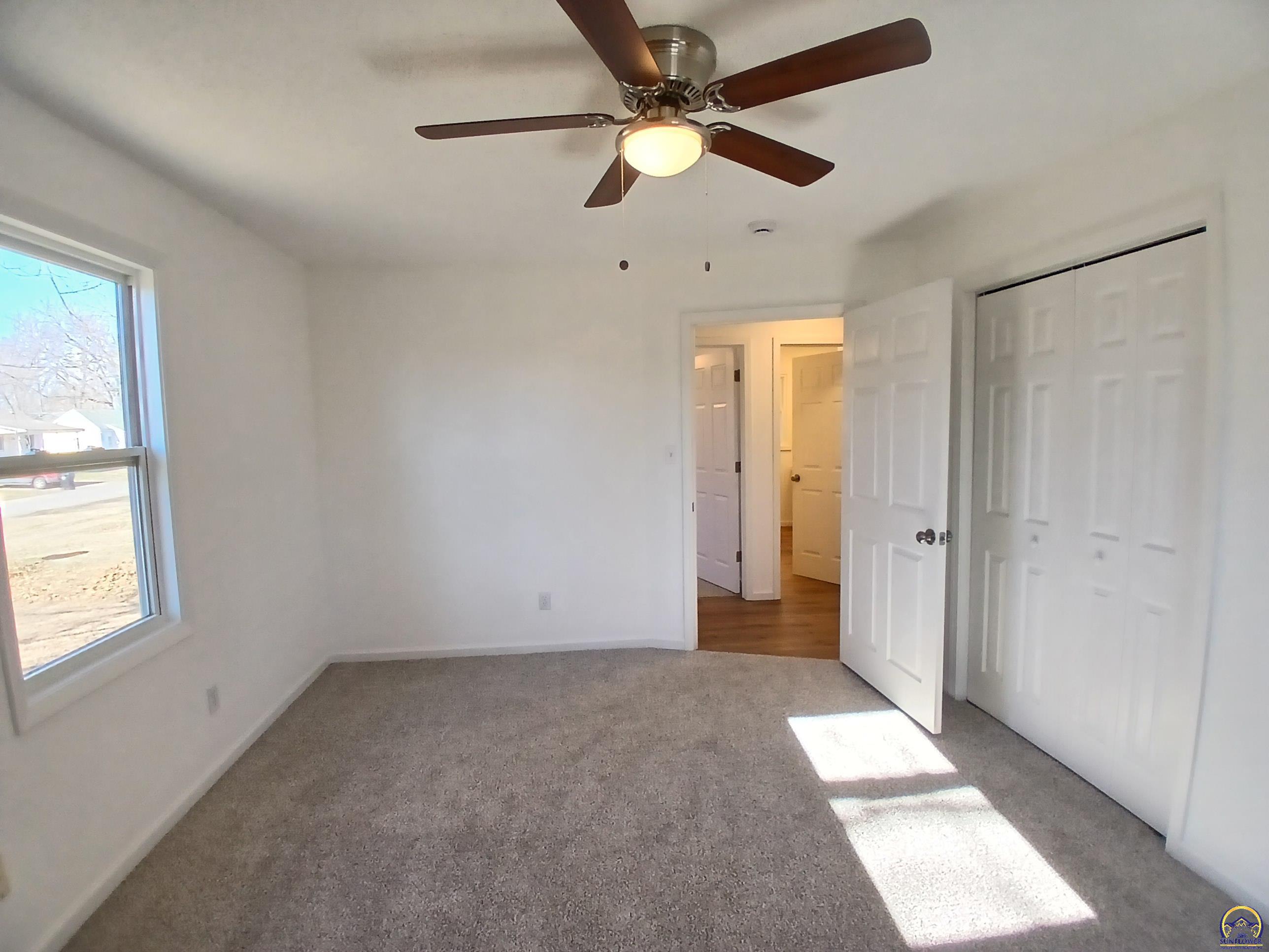 Rossville, Kansas 66533, United States, 2 Bedrooms Bedrooms, ,2 BathroomsBathrooms,Residential,Pending,23945