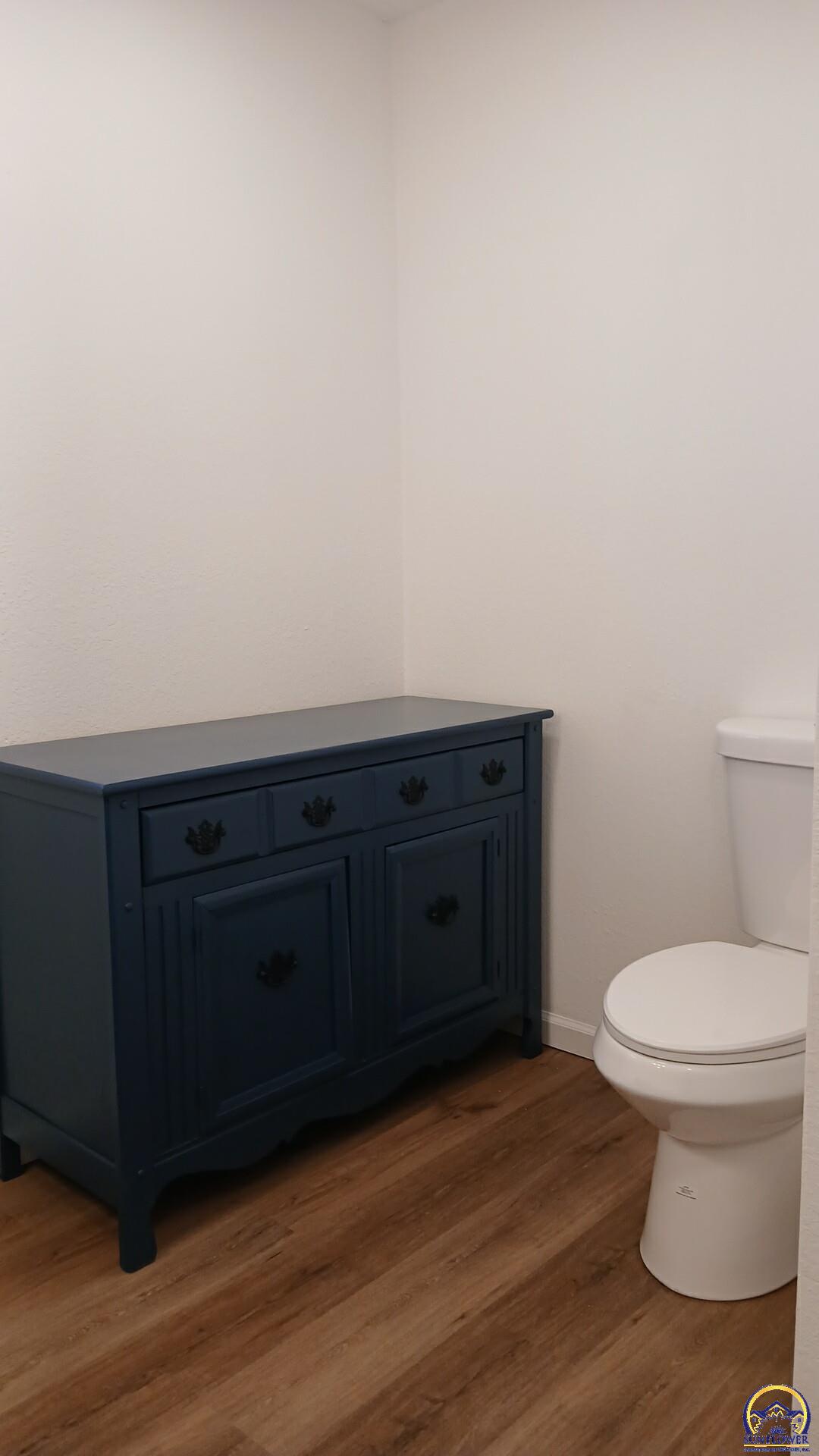 Rossville, Kansas 66533, United States, 2 Bedrooms Bedrooms, ,2 BathroomsBathrooms,Residential,Pending,23945