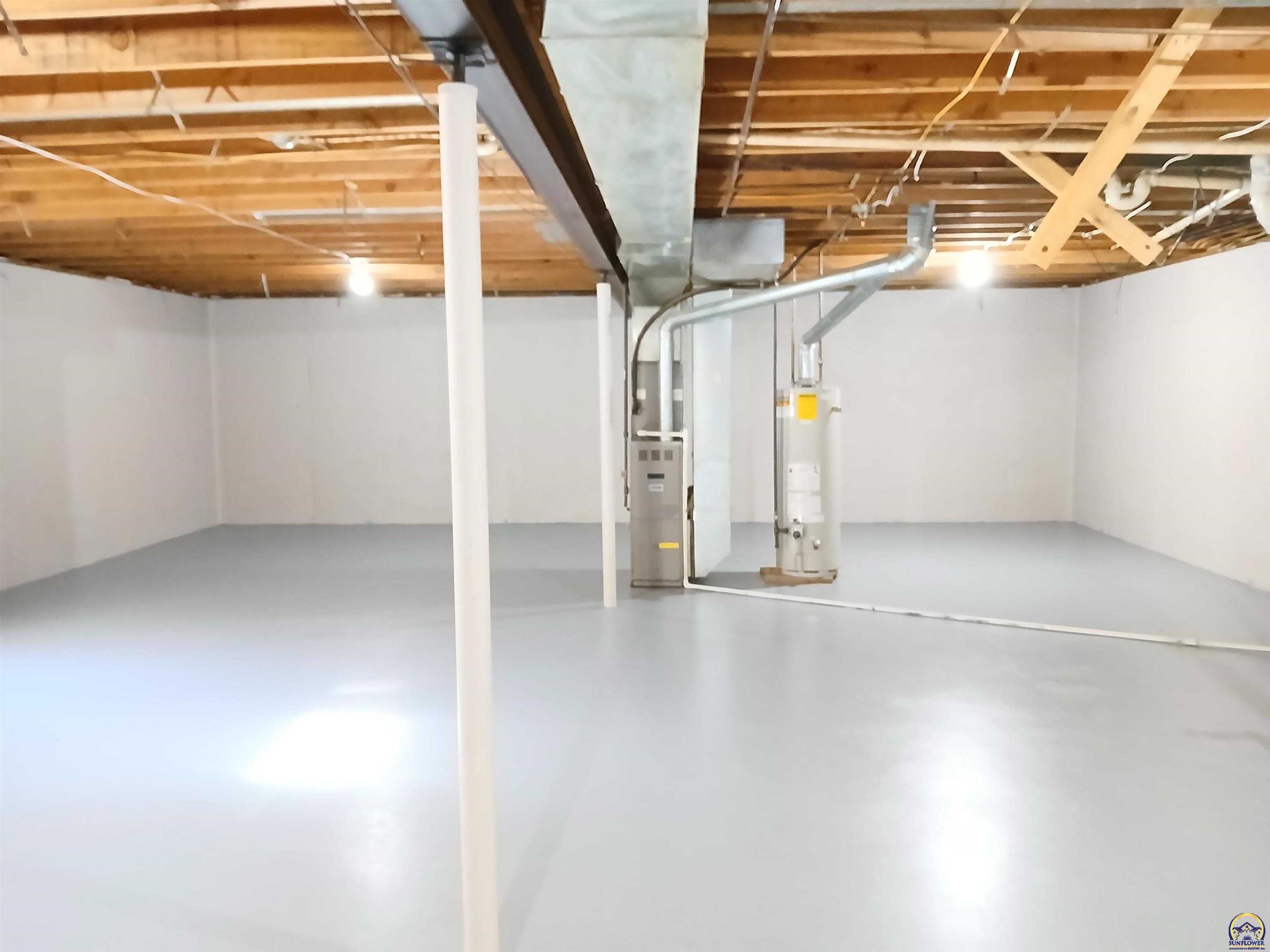 Rossville, Kansas 66533, United States, 2 Bedrooms Bedrooms, ,2 BathroomsBathrooms,Residential,Pending,23945