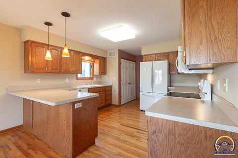 Tiny photo for 2829 SW Blue Stem Dr, Topeka, KS 66614 (MLS # 245682)