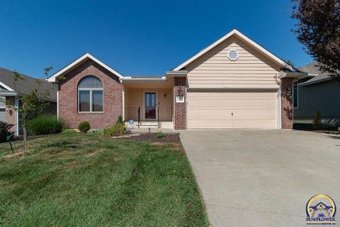 Photo of 2829 SW Blue Stem Dr, Topeka, KS 66614 (MLS # 245682)