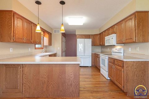 Tiny photo for 2829 SW Blue Stem Dr, Topeka, KS 66614 (MLS # 245682)