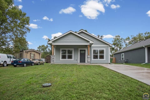 Photo of 829 E 8th St, Ottawa, KS 66067 (MLS # 246958)