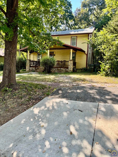 Photo of 1123 Oregon St, Lawrence, KS 66044 (MLS # 246470)