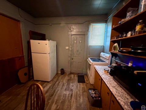 Tiny photo for 921 SW 10th Ave, Topeka, KS 66604 (MLS # 246304)
