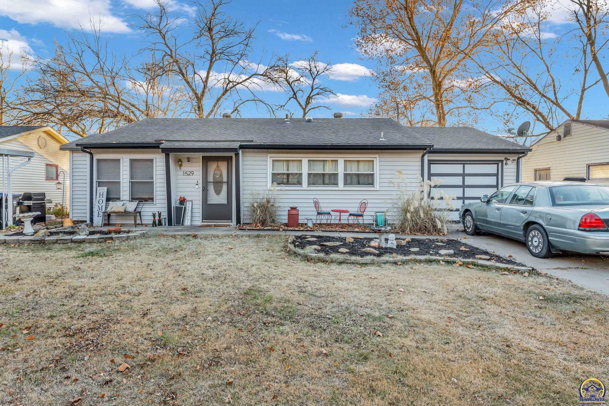 Topeka, Kansas 66611, United States, 3 Bedrooms Bedrooms, ,2 BathroomsBathrooms,Residential,Pending,27420