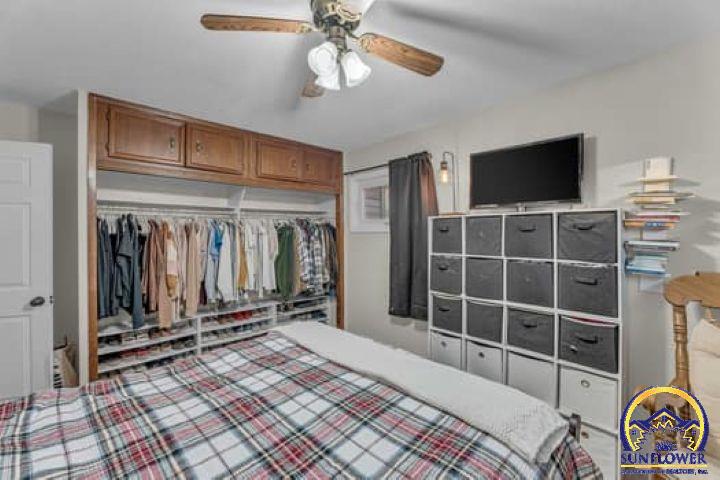 Topeka, Kansas 66611, United States, 3 Bedrooms Bedrooms, ,2 BathroomsBathrooms,Residential,Pending,27420