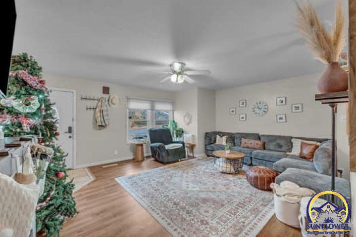 Topeka, Kansas 66611, United States, 3 Bedrooms Bedrooms, ,2 BathroomsBathrooms,Residential,Pending,27420