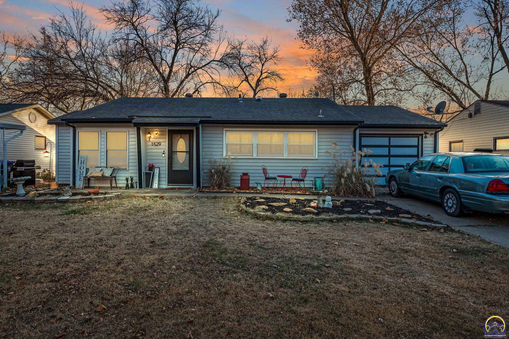 Topeka, Kansas 66611, United States, 3 Bedrooms Bedrooms, ,2 BathroomsBathrooms,Residential,Pending,27420