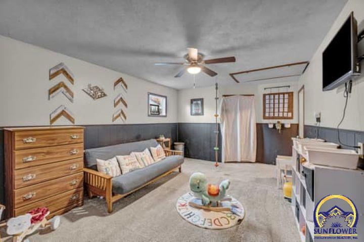 Topeka, Kansas 66611, United States, 3 Bedrooms Bedrooms, ,2 BathroomsBathrooms,Residential,Pending,27420