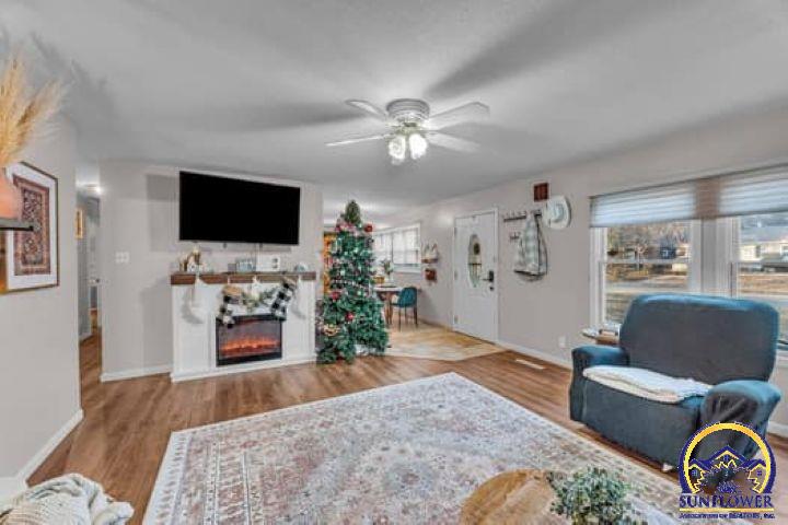 Topeka, Kansas 66611, United States, 3 Bedrooms Bedrooms, ,2 BathroomsBathrooms,Residential,Pending,27420