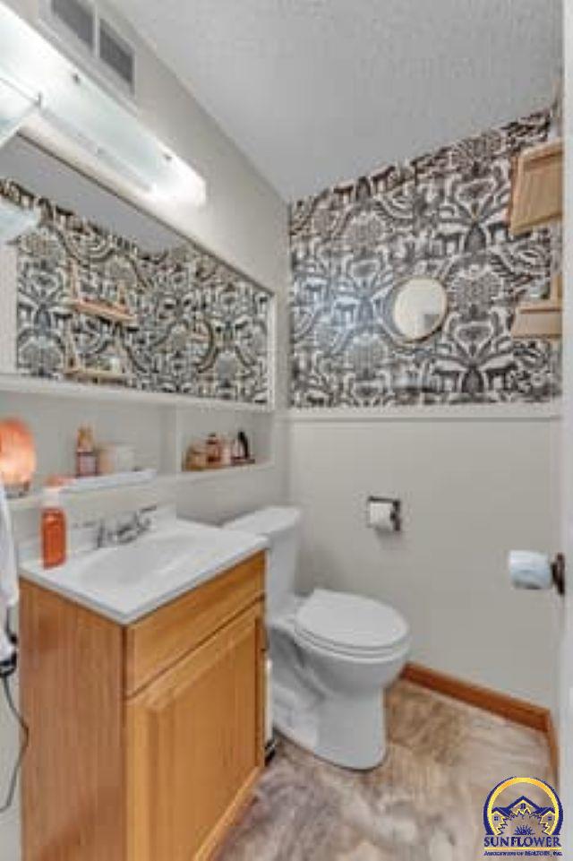 Topeka, Kansas 66611, United States, 3 Bedrooms Bedrooms, ,2 BathroomsBathrooms,Residential,Pending,27420