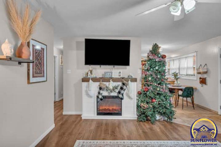 Topeka, Kansas 66611, United States, 3 Bedrooms Bedrooms, ,2 BathroomsBathrooms,Residential,Pending,27420