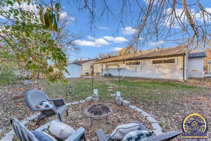 Topeka, Kansas 66611, United States, 3 Bedrooms Bedrooms, ,2 BathroomsBathrooms,Residential,Pending,27420