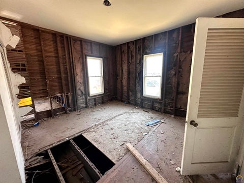 Tiny photo for 545 NE Sardou Ave, Topeka, KS 66608 (MLS # 244200)