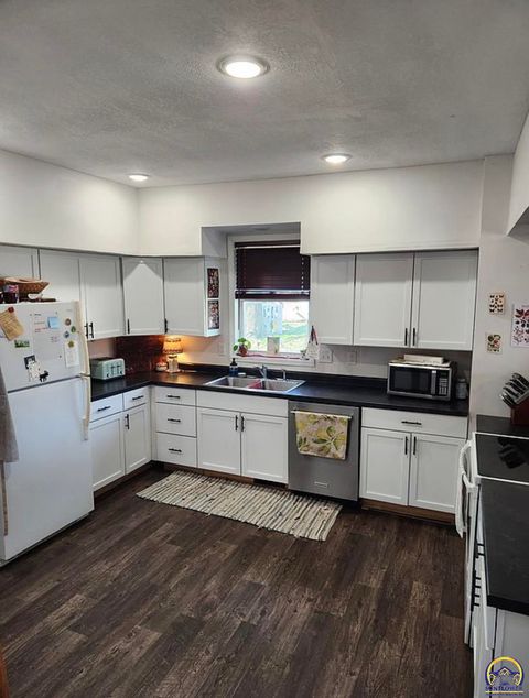 Tiny photo for 505 Pottawatomie St, Hiawatha, KS 66434 (MLS # 243686)