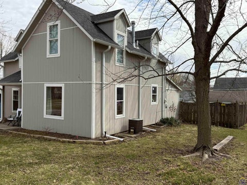 Tiny photo for 505 Pottawatomie St, Hiawatha, KS 66434 (MLS # 243686)