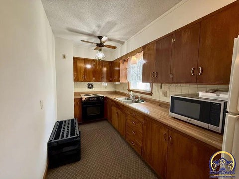 Tiny photo for 306 Osage Ave, Hiawatha, KS 66434 (MLS # 244328)