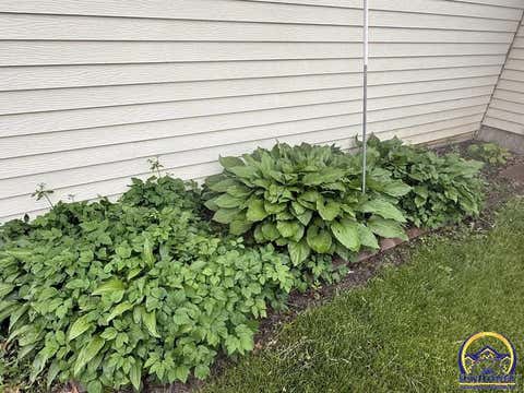Tiny photo for 306 Osage Ave, Hiawatha, KS 66434 (MLS # 244328)