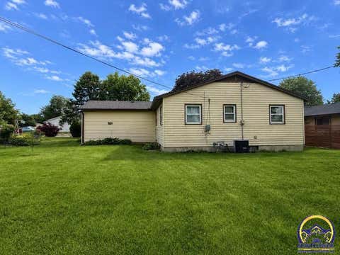Tiny photo for 306 Osage Ave, Hiawatha, KS 66434 (MLS # 244328)