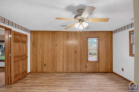 Tiny photo for 2530 SW Hillcrest Rd, Topeka, KS 66614 (MLS # 245941)