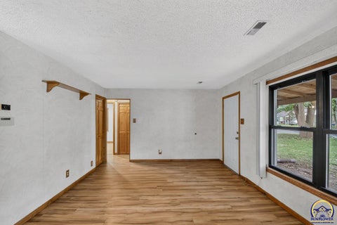 Tiny photo for 2530 SW Hillcrest Rd, Topeka, KS 66614 (MLS # 245941)